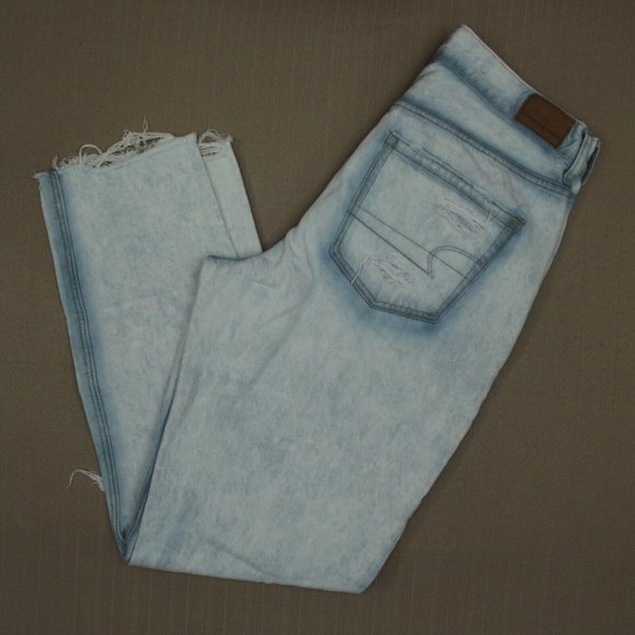 American Eagle High Waist Mom Jeans Women's Size 6 Fray Hem Distressed Denim - Picture 6 of 9